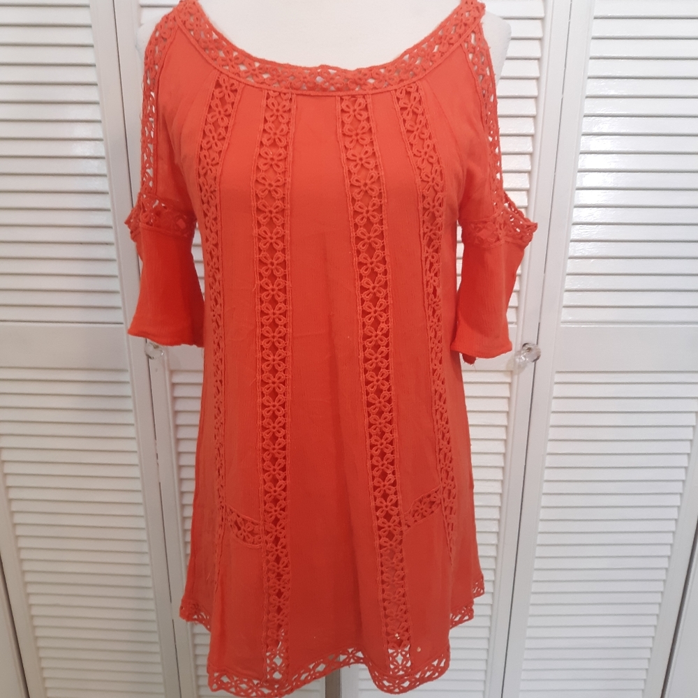 Mika & Gala lace cold shoulder dress small *D